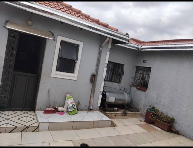 2 BEDROOM HOUSE FOR SALE IN MOSELEKE